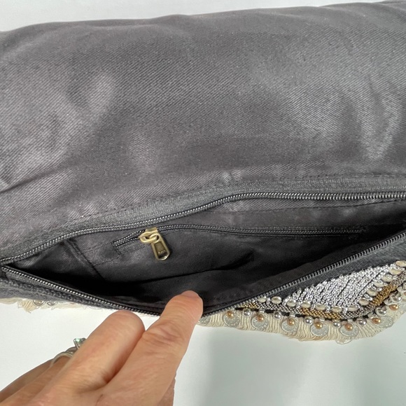 Handmade in India burlap clutch with sequins - Picture 13 of 16